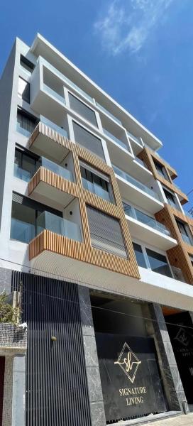 LUXURIOUS CONDO BY SIGNATURE LIVING